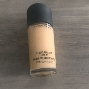 MAC Studio Fix Fluid NC20